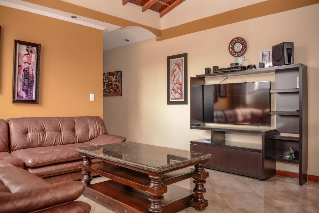 Calle 8 Suites Медельїн Екстер'єр фото