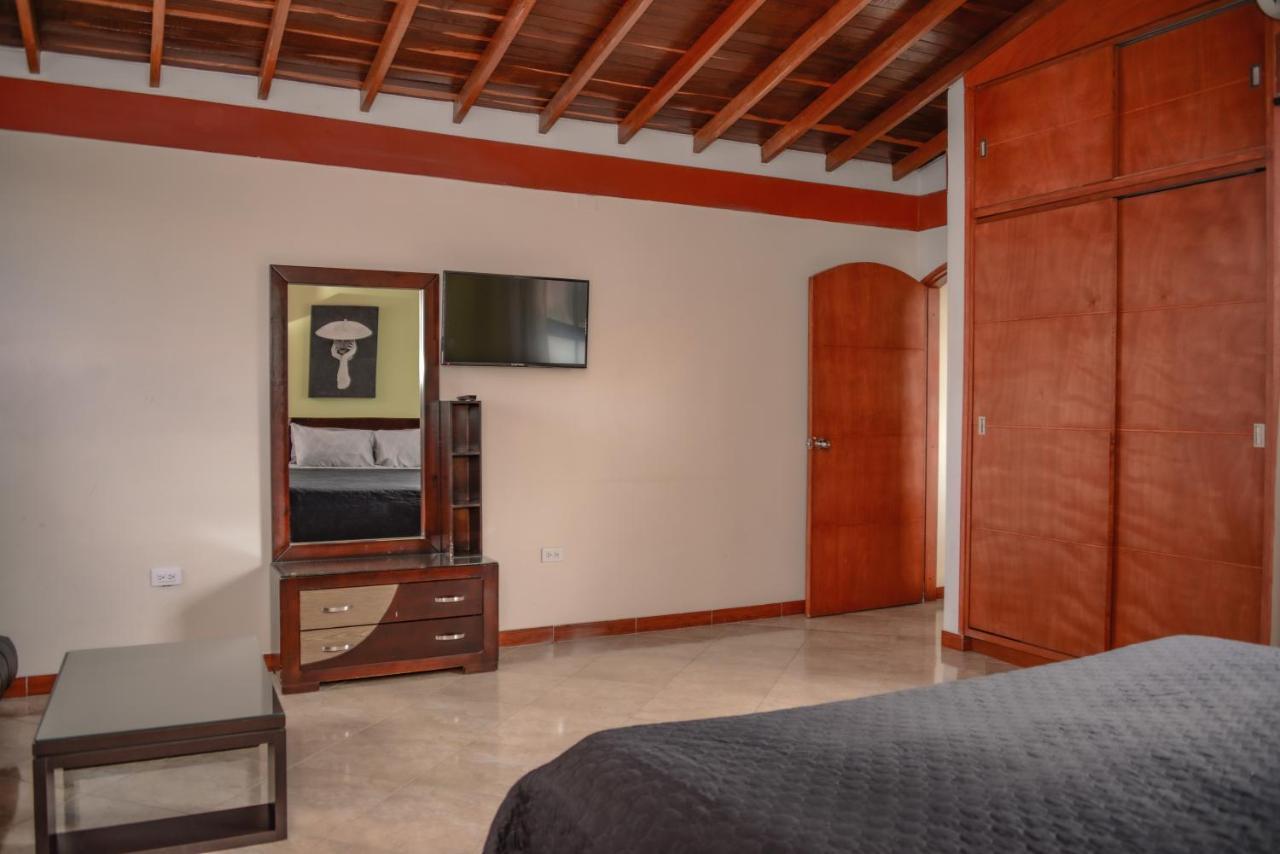 Calle 8 Suites Медельїн Екстер'єр фото