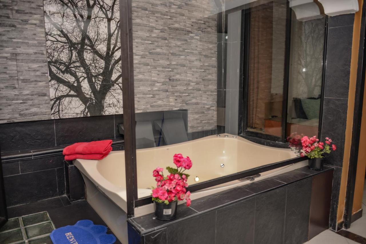 Calle 8 Suites Медельїн Екстер'єр фото