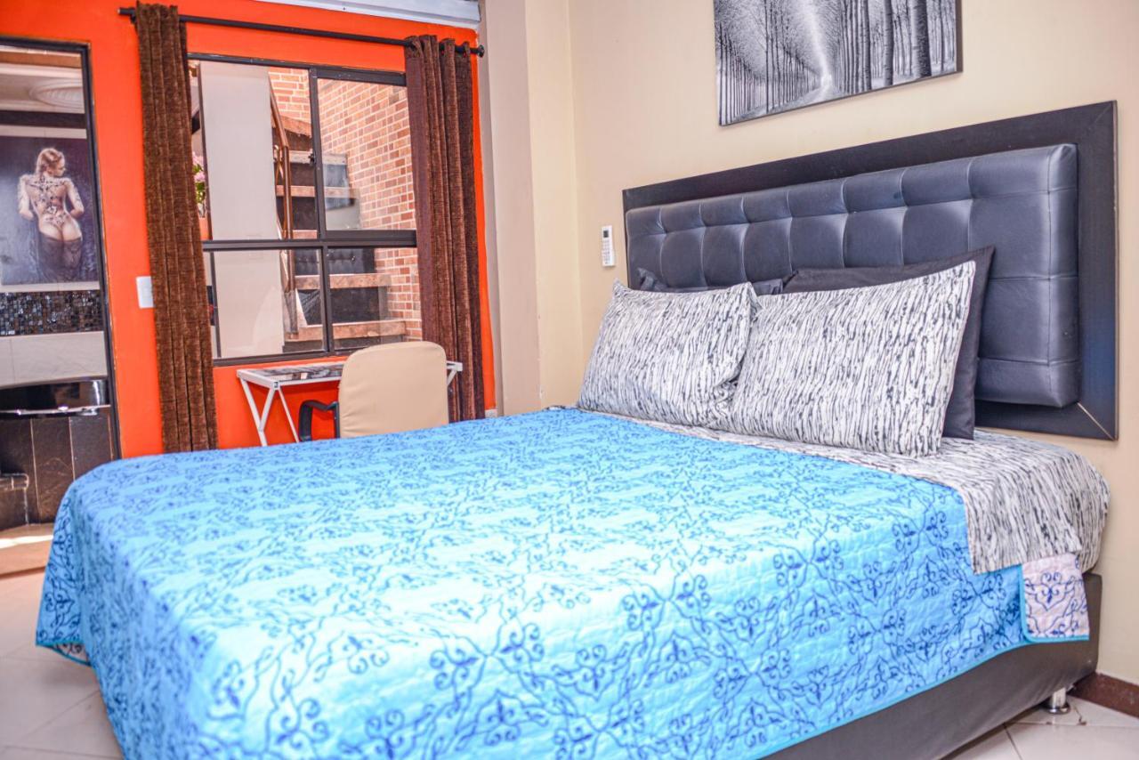 Calle 8 Suites Медельїн Екстер'єр фото