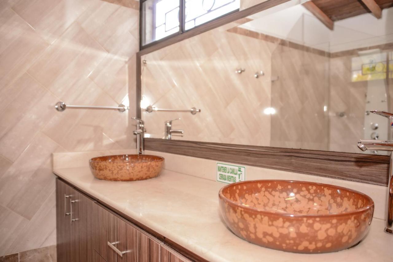 Calle 8 Suites Медельїн Екстер'єр фото